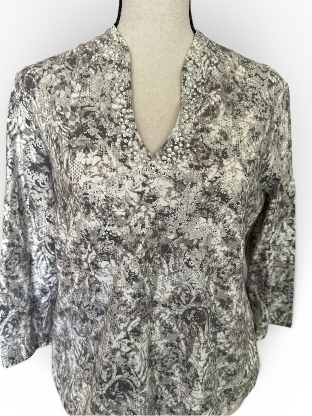 Ruby Rd Petite Boho Abstract Print Rhinestone V-Neck Top Women’s PM - Picture 3 of 8